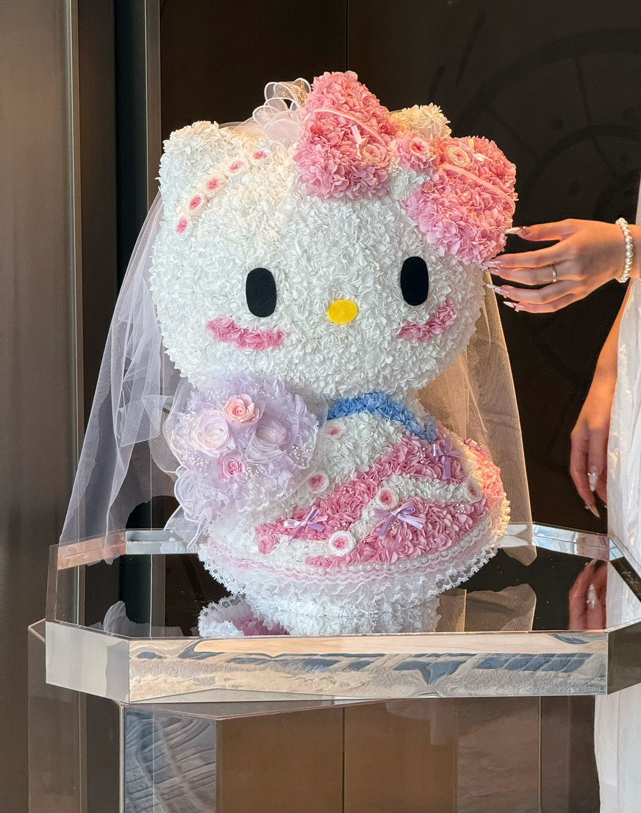 Eternal Rose Gift Box Real Flower Eternal Flower Luxury Birthday Gift Wedding Proposal Anniversary Gift Valentine's Day Gift Mother's Day Giftwedding dress Hello Kitty