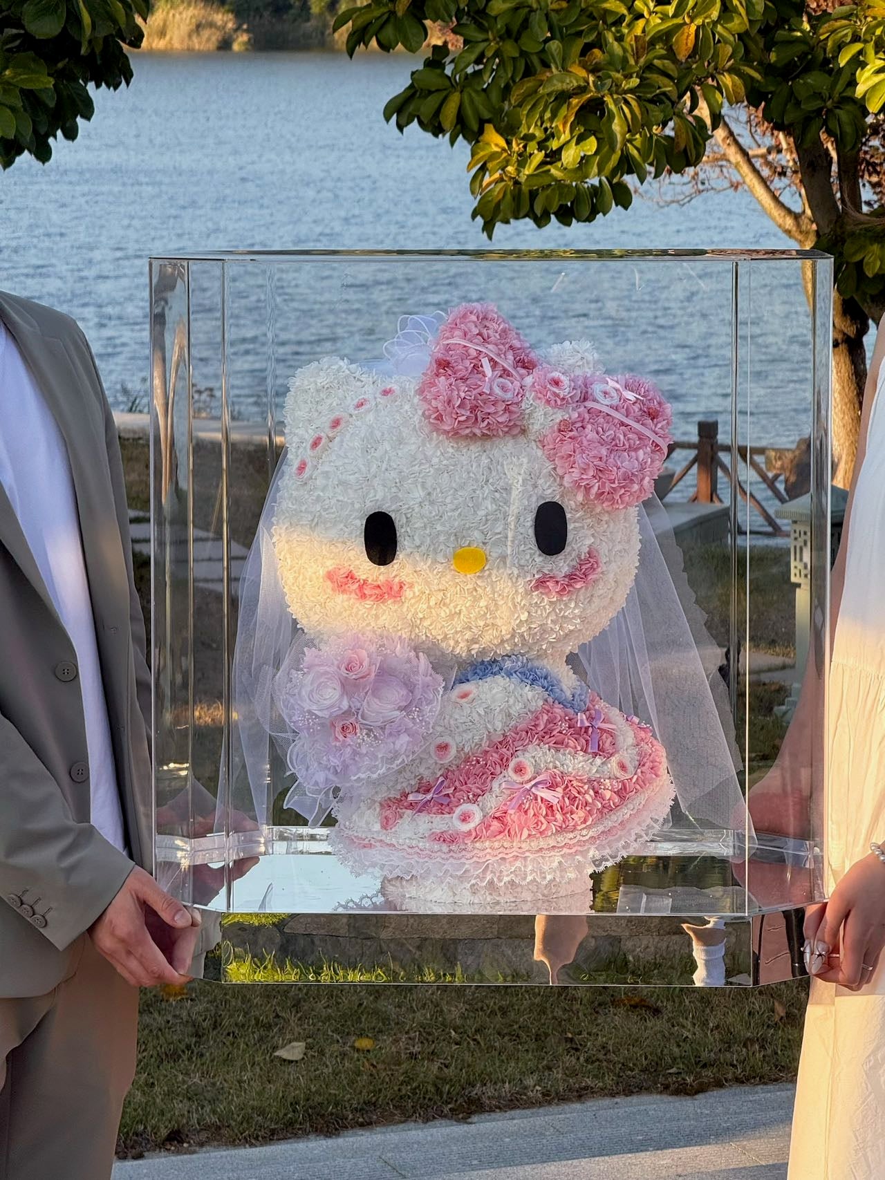 Eternal Rose Gift Box Real Flower Eternal Flower Luxury Birthday Gift Wedding Proposal Anniversary Gift Valentine's Day Gift Mother's Day Giftwedding dress Hello Kitty