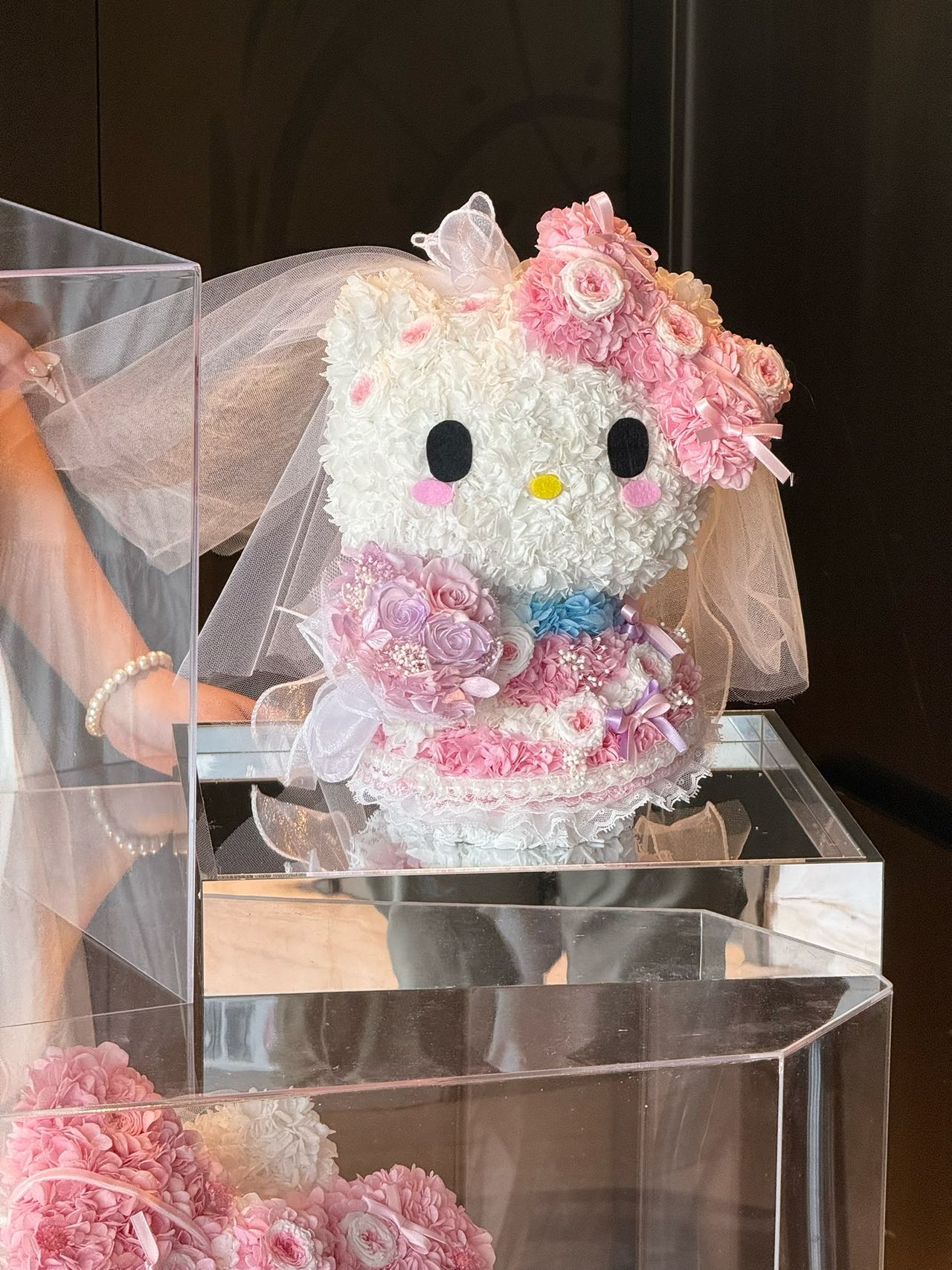 Eternal Rose Gift Box Real Flower Eternal Flower Luxury Birthday Gift Wedding Proposal Anniversary Gift Valentine's Day Gift Mother's Day Giftwedding dress Hello Kitty