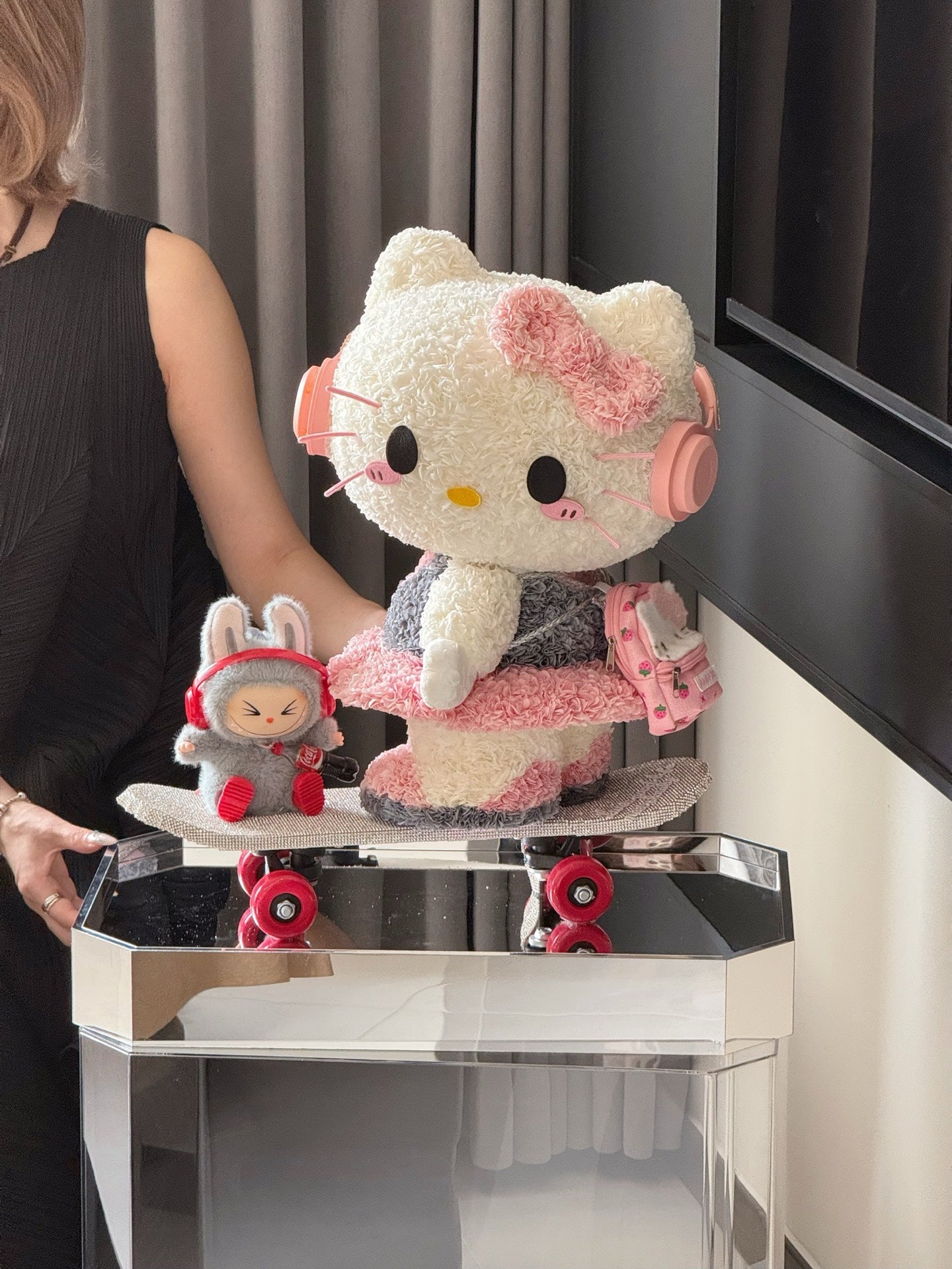Preserved Rose Gift Box Hello Kitty Skateboarding Real Flower Preserved Flower Luxury Birthday Gift Wedding Proposal Anniversary Gift Valentine's Day Gift Mother's Day Gift Children's Day Gift