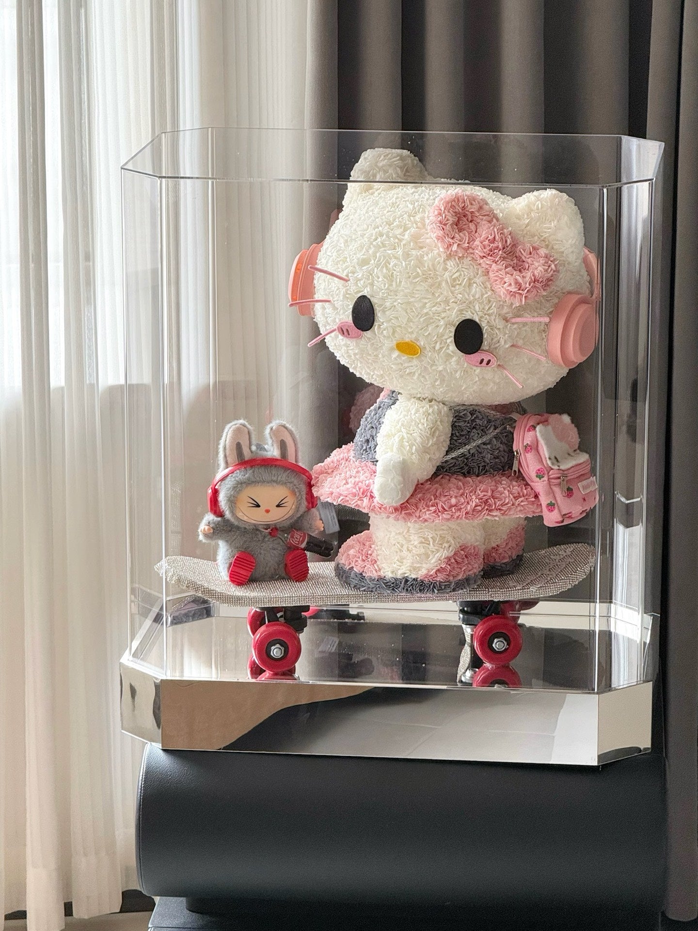 Preserved Rose Gift Box Hello Kitty Skateboarding Real Flower Preserved Flower Luxury Birthday Gift Wedding Proposal Anniversary Gift Valentine's Day Gift Mother's Day Gift Children's Day Gift