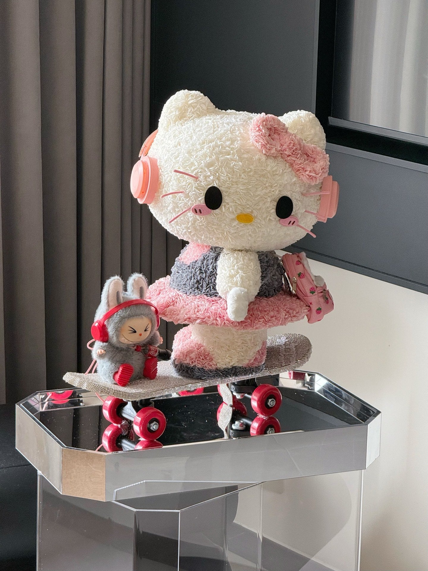 Preserved Rose Gift Box Hello Kitty Skateboarding Real Flower Preserved Flower Luxury Birthday Gift Wedding Proposal Anniversary Gift Valentine's Day Gift Mother's Day Gift Children's Day Gift