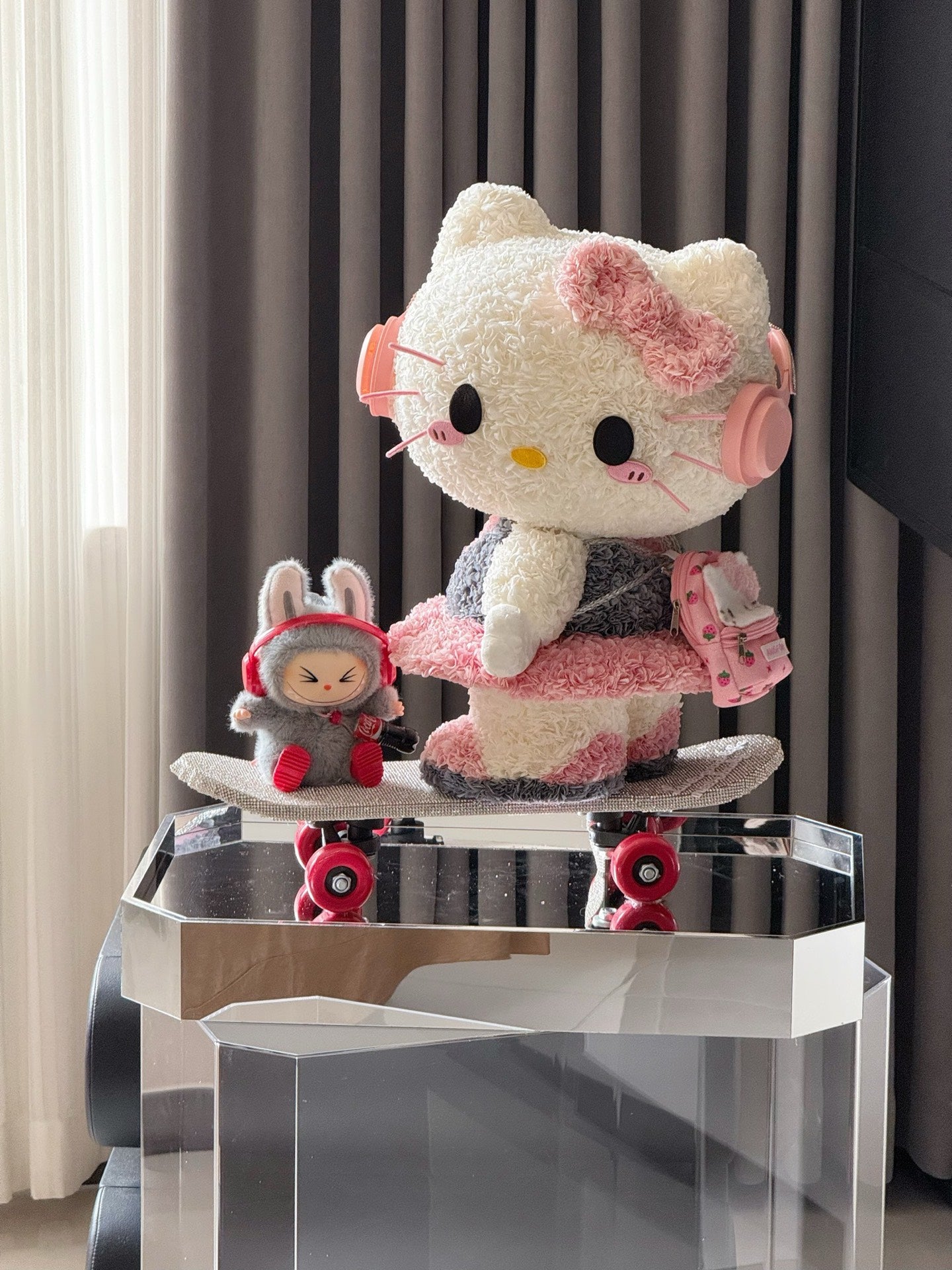 Preserved Rose Gift Box Hello Kitty Skateboarding Real Flower Preserved Flower Luxury Birthday Gift Wedding Proposal Anniversary Gift Valentine's Day Gift Mother's Day Gift Children's Day Gift