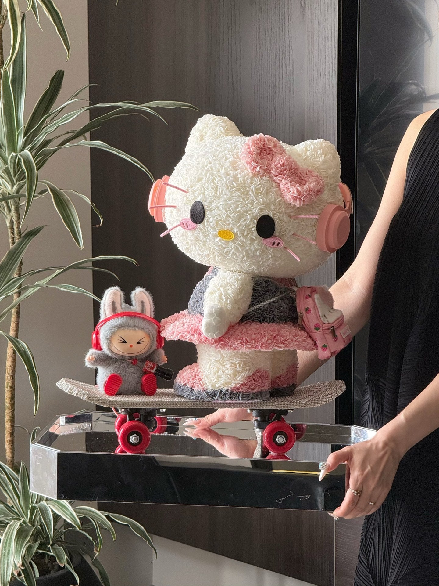 Preserved Rose Gift Box Hello Kitty Skateboarding Real Flower Preserved Flower Luxury Birthday Gift Wedding Proposal Anniversary Gift Valentine's Day Gift Mother's Day Gift Children's Day Gift