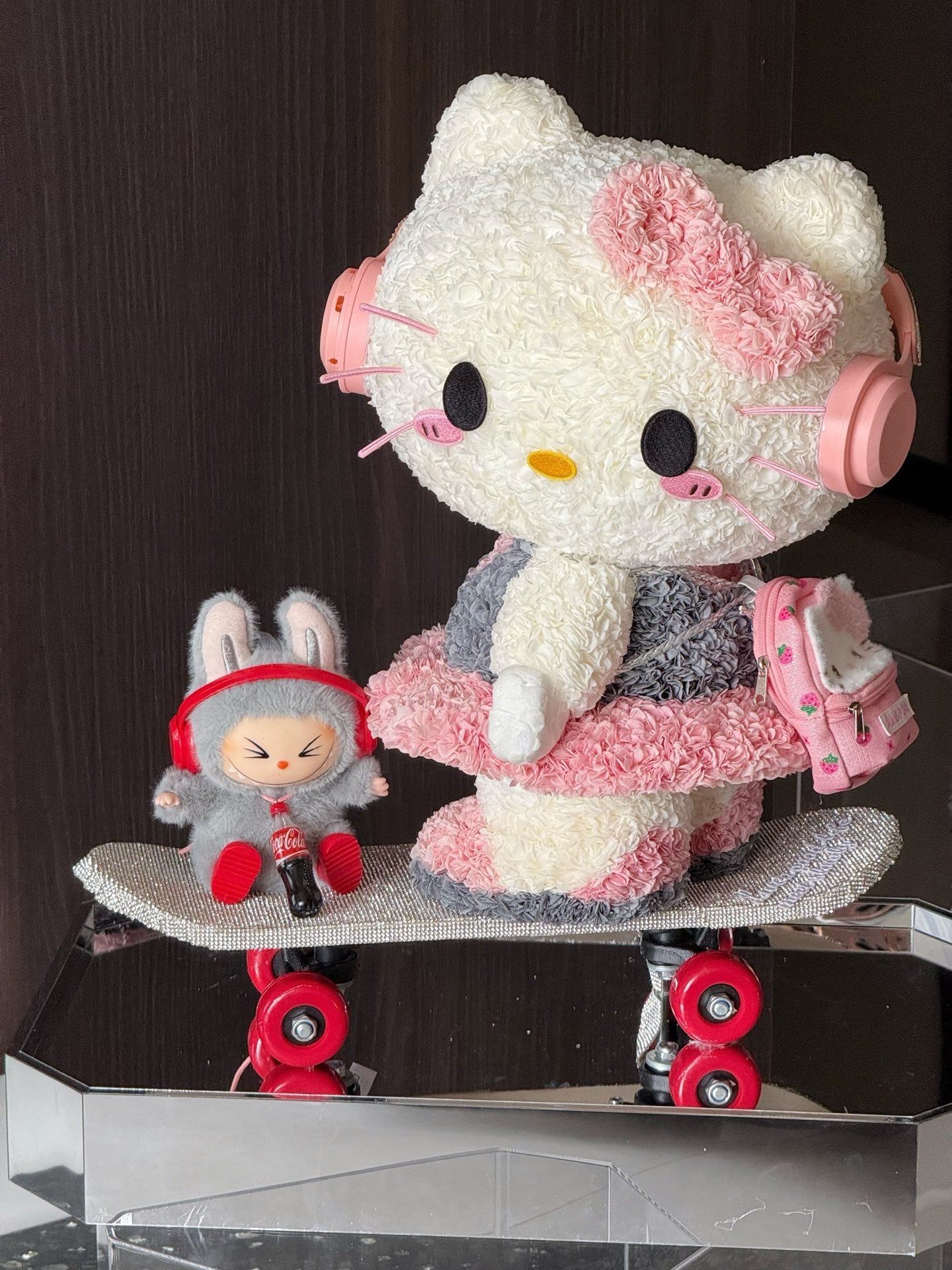 Preserved Rose Gift Box Hello Kitty Skateboarding Real Flower Preserved Flower Luxury Birthday Gift Wedding Proposal Anniversary Gift Valentine's Day Gift Mother's Day Gift Children's Day Gift