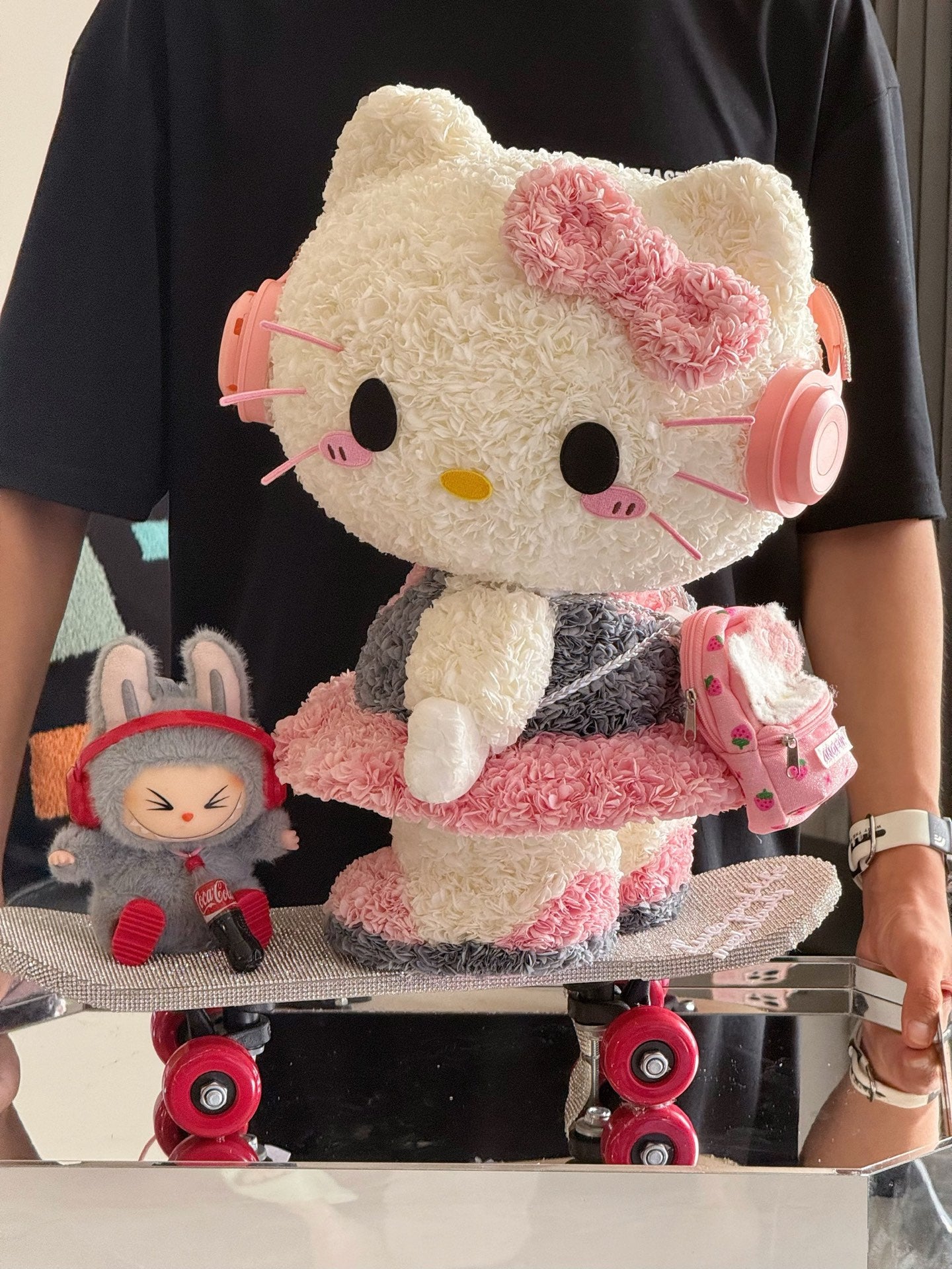 Preserved Rose Gift Box Hello Kitty Skateboarding Real Flower Preserved Flower Luxury Birthday Gift Wedding Proposal Anniversary Gift Valentine's Day Gift Mother's Day Gift Children's Day Gift